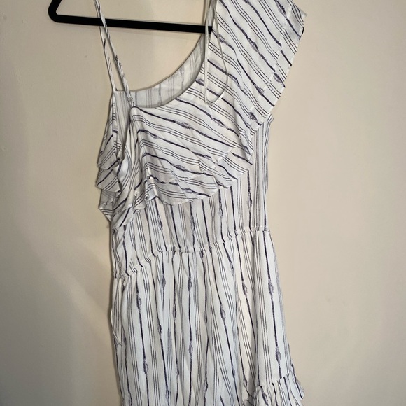 One Shoulder Ruffle Striped Romper - Picture 5 of 6